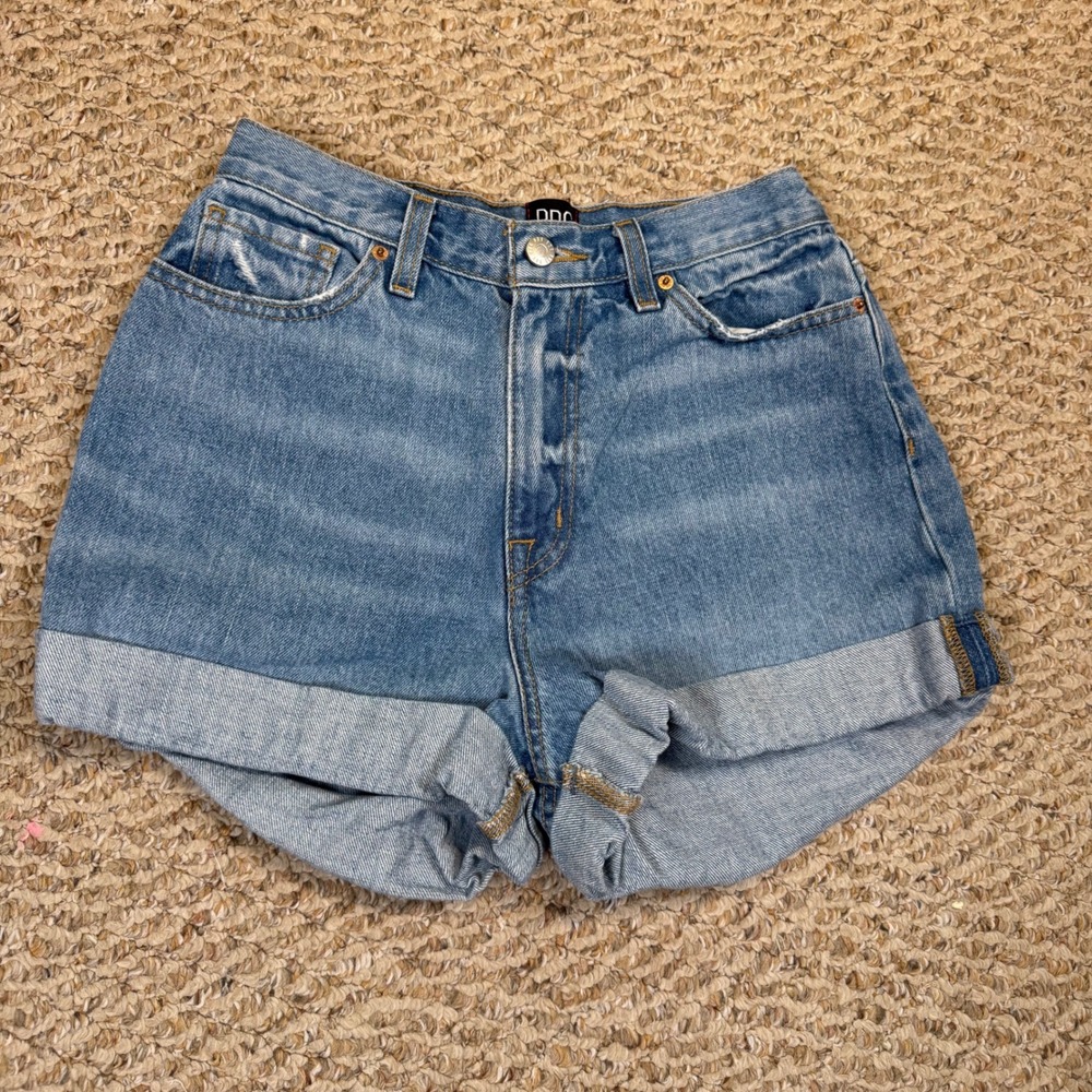 BDG Urban Outfitters High Rise Mom Jean Denim Shorts Medium Wash Blue Size 2